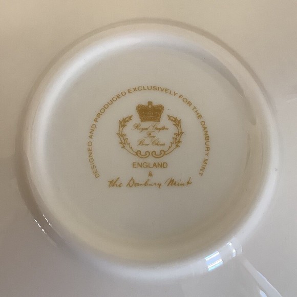 Royal Grafton England Demitasse Small Tea Cup & Saucer The Danbury Mint Holly - Picture 5 of 12